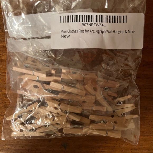 Bag of tiny clothes pins - Picture 1 of 1